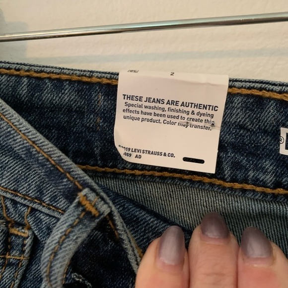 Levi’s high rise distressed stretchy jean shorts - Picture 6 of 8